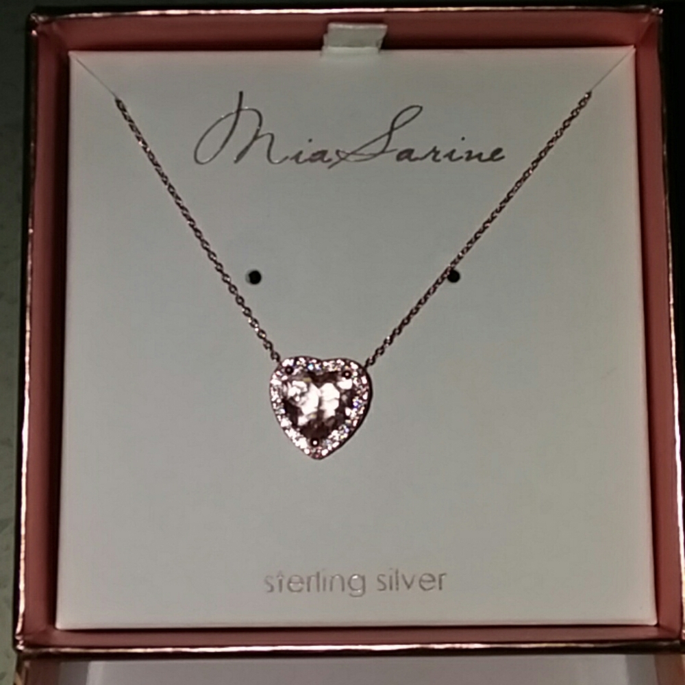 Mia Sarina New necklace 😍😍!!